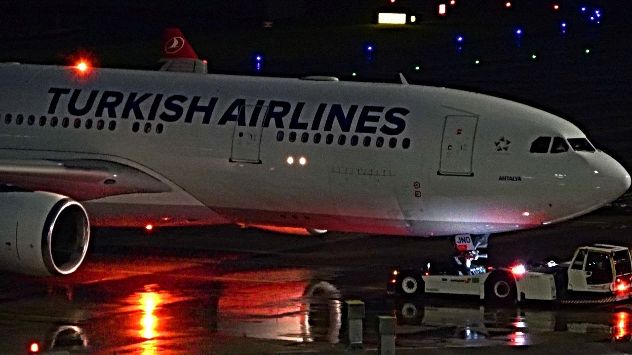 Zurich Airport by Night - Planespotting in Heavy Rain at ZRH - 25/10/25
