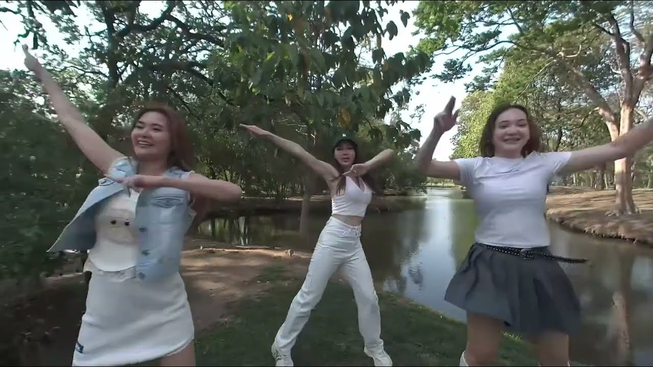 Part Three Chatuchak Rebecca and TikTok Girls 1 3D 180