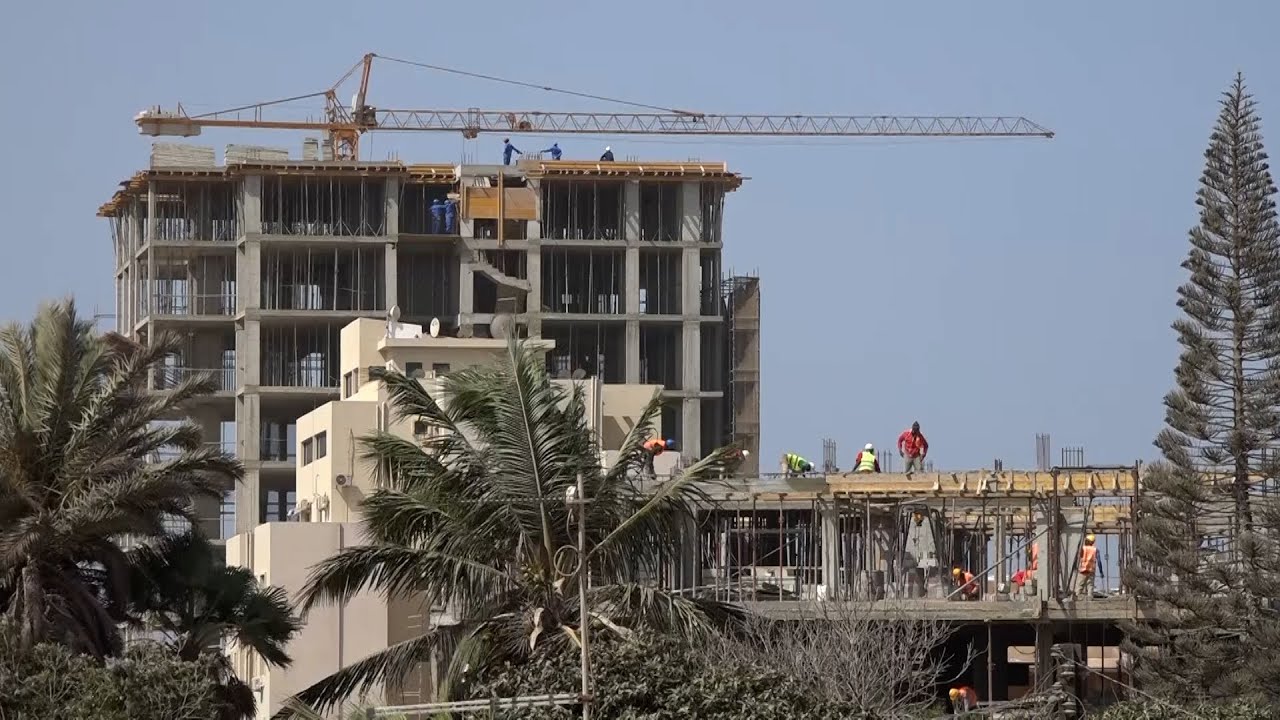 Construction Durable et &Eacute;valuation des Performances Environnementales des B&acirc;timents: D&eacute;fis et Enjeux