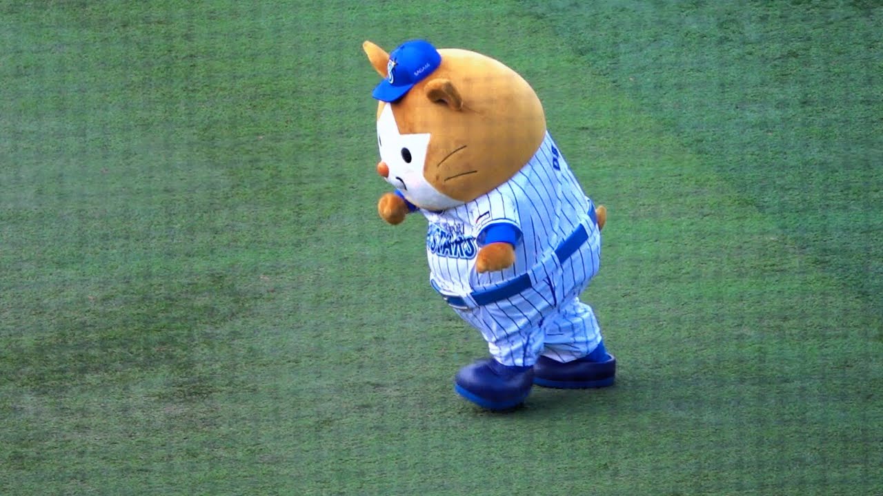 スターマン、ドアラを真似してバク転するも…大爆笑のハマスタ