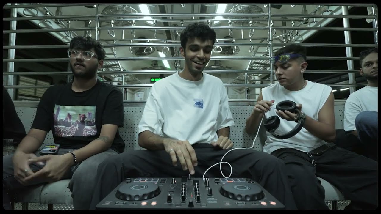 Hip-Hop set in a mumbai local train | Feat. Dhiraaj | By  @Crabculturee | Borivali to Bandra
