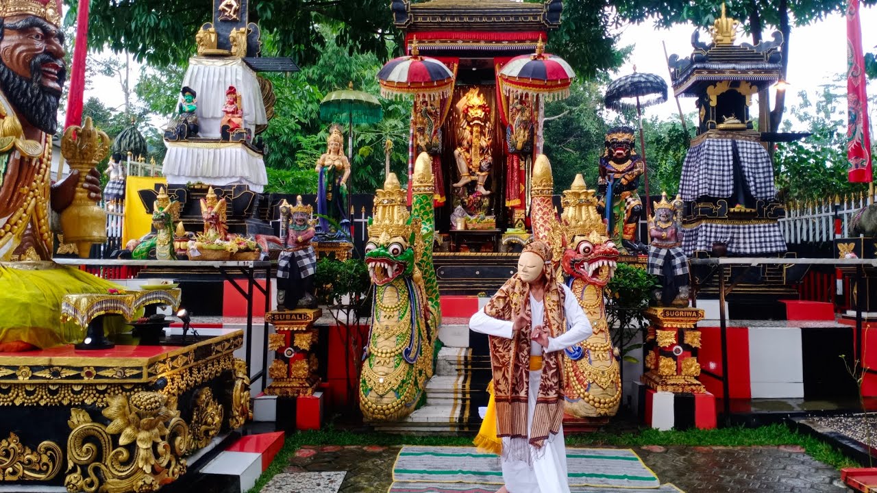 KEDIRI | MAESTRO Didikninithowok tangkil serta Menari ring Pura Dalem Calonarang_Kediri - Jawa Timur
