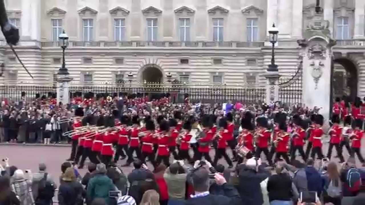 Schimbarea garzii la palatul Buckingham(Changing of the guard at Buckingham Palace)