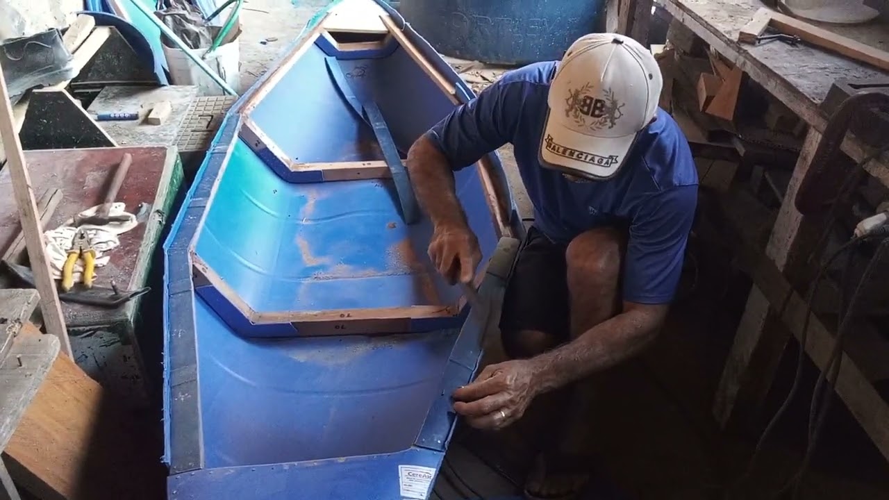 colocando acabamento da borda da canoa Pati 8
