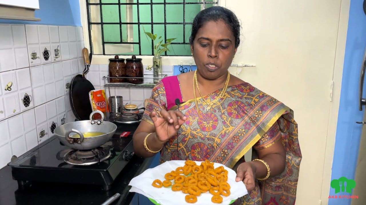மொறு மொறு ரிங் முறுக்கு வீட்டிலேயே செய்யலாம் - Ring Murukku / Andra Murukku Recipe In Tamil !!