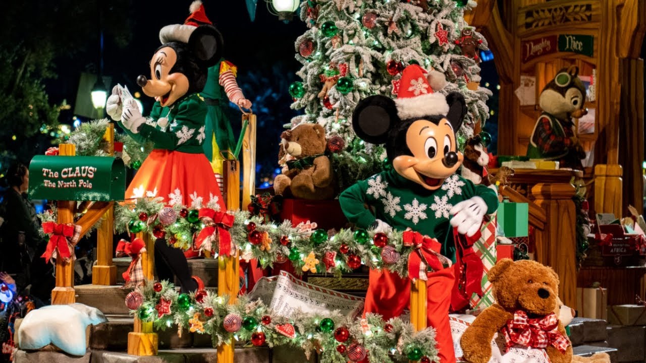 A Christmas Fantasy Parade at Disneyland - Full Show [4K POV]