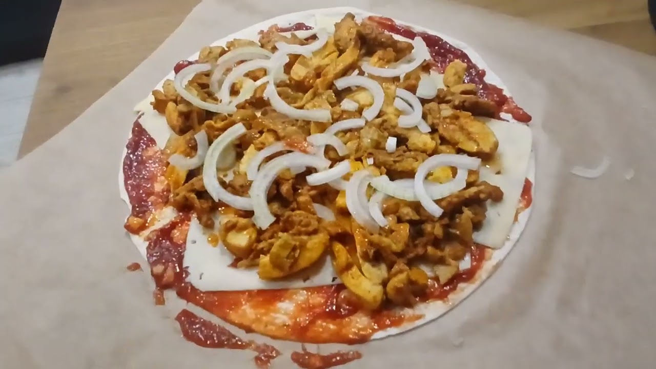 Pizza.  (20 mitutess w piekarniku)