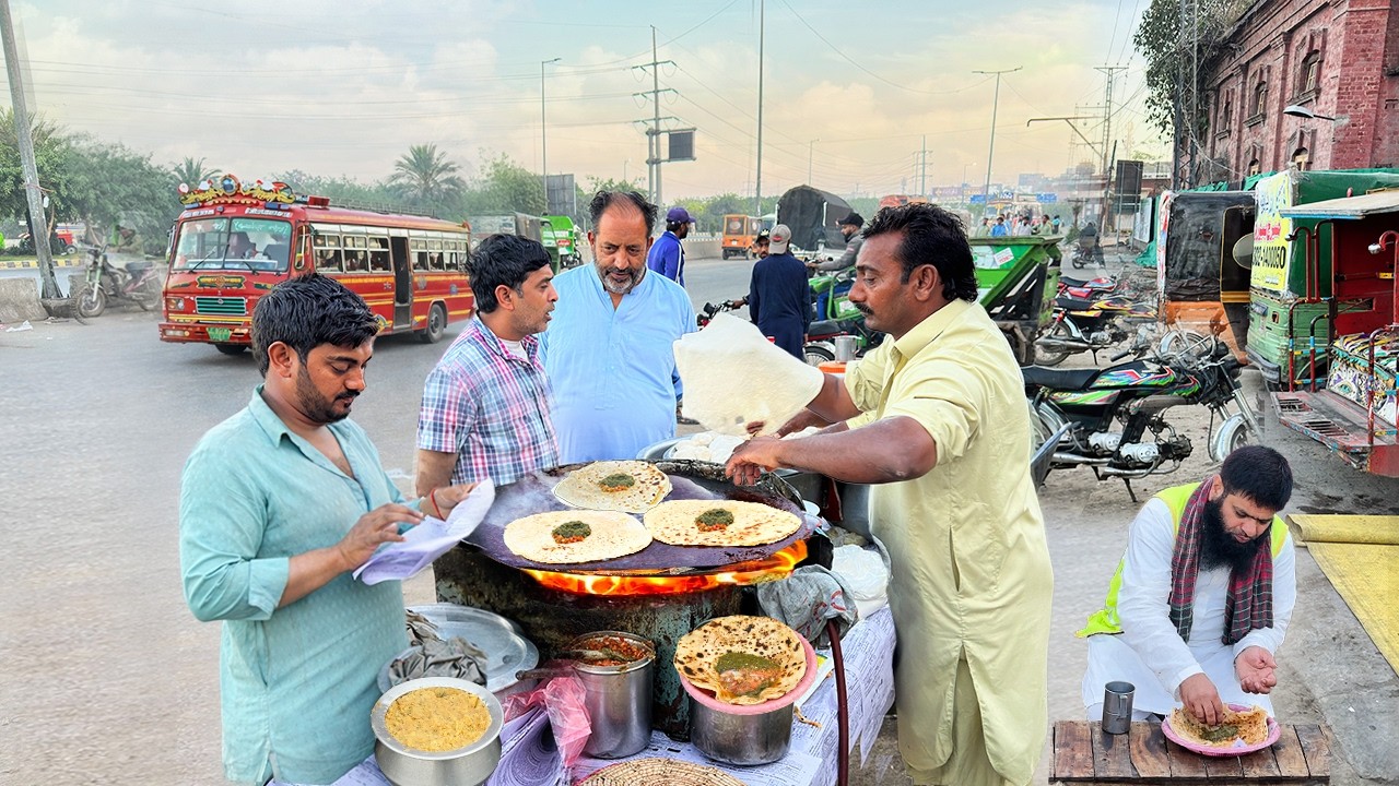 LAHORE'S BUSIEST BUS TERMINAL CHEAPEST BREAKFAST ! HIDDEN GEM PURE PUNJABI NASHTA FINALLY EXPOSED🇵🇰🤤