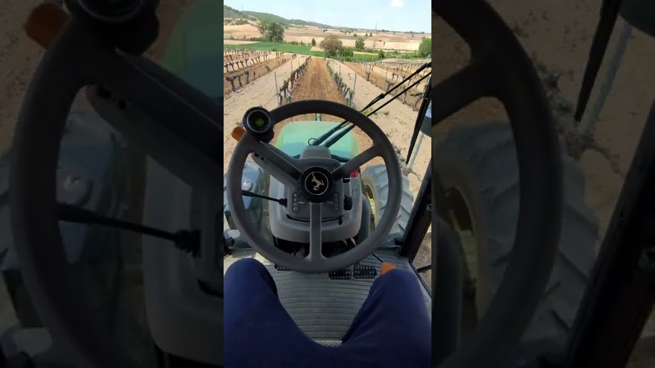 John Deere autoguiadado viñedo