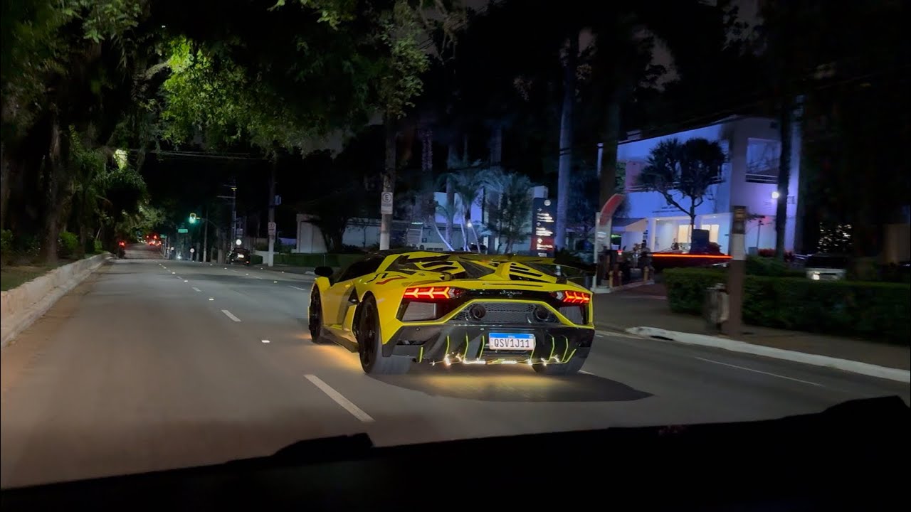 INSANO!!! LAMBORGHINI AVENTADOR SVJ COM NEON ACELERANDO PELA MADRUGADA DE SÃO PAULO!!! *João Vilkas*