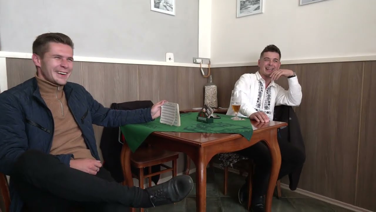 ŽAROŠICE-Jak se vesele bavili muzikanti z dechové hudby SOBULÁCI v hospodě o hodové pauze