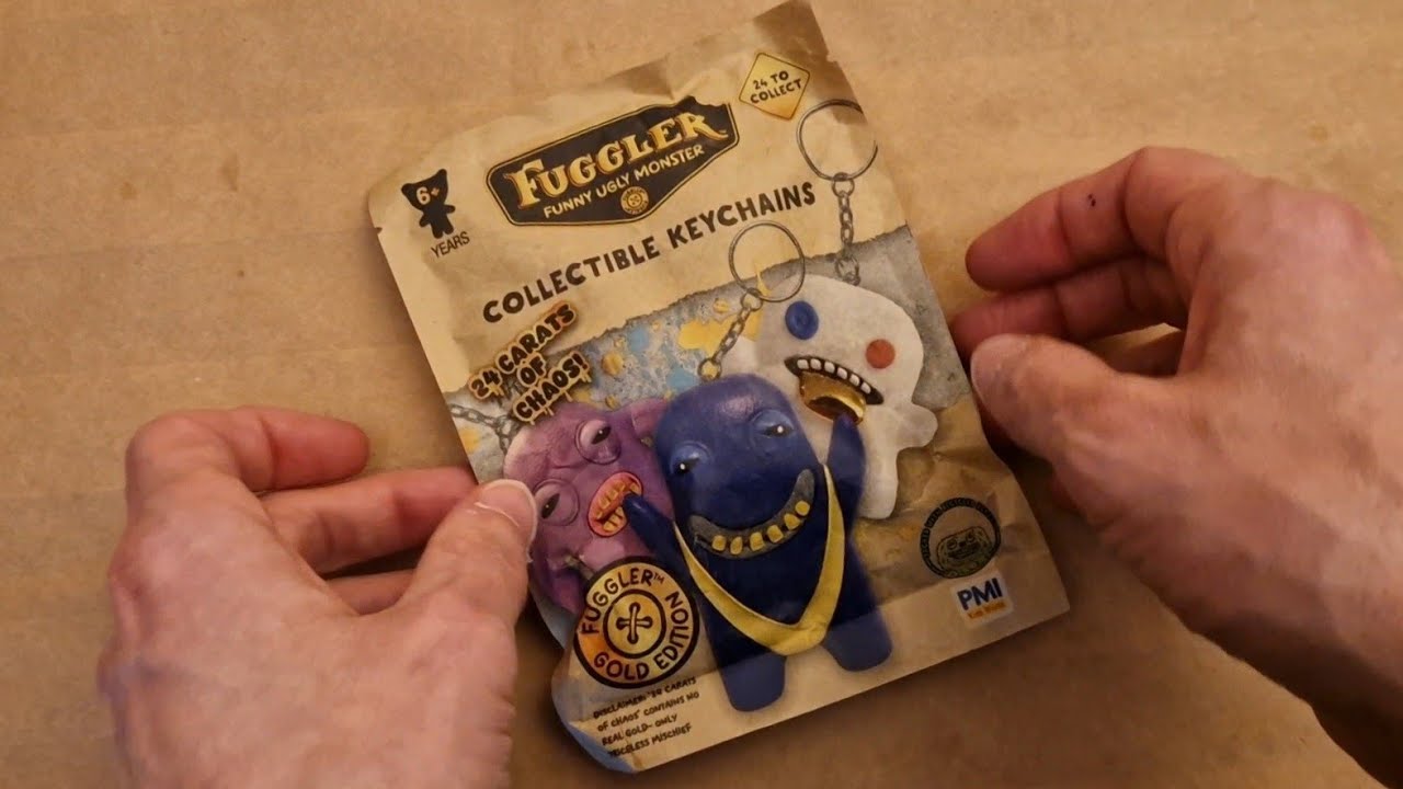 Брелоки Fuggler Collectible Keychains Gold Edition в непрозрачной упаковке.