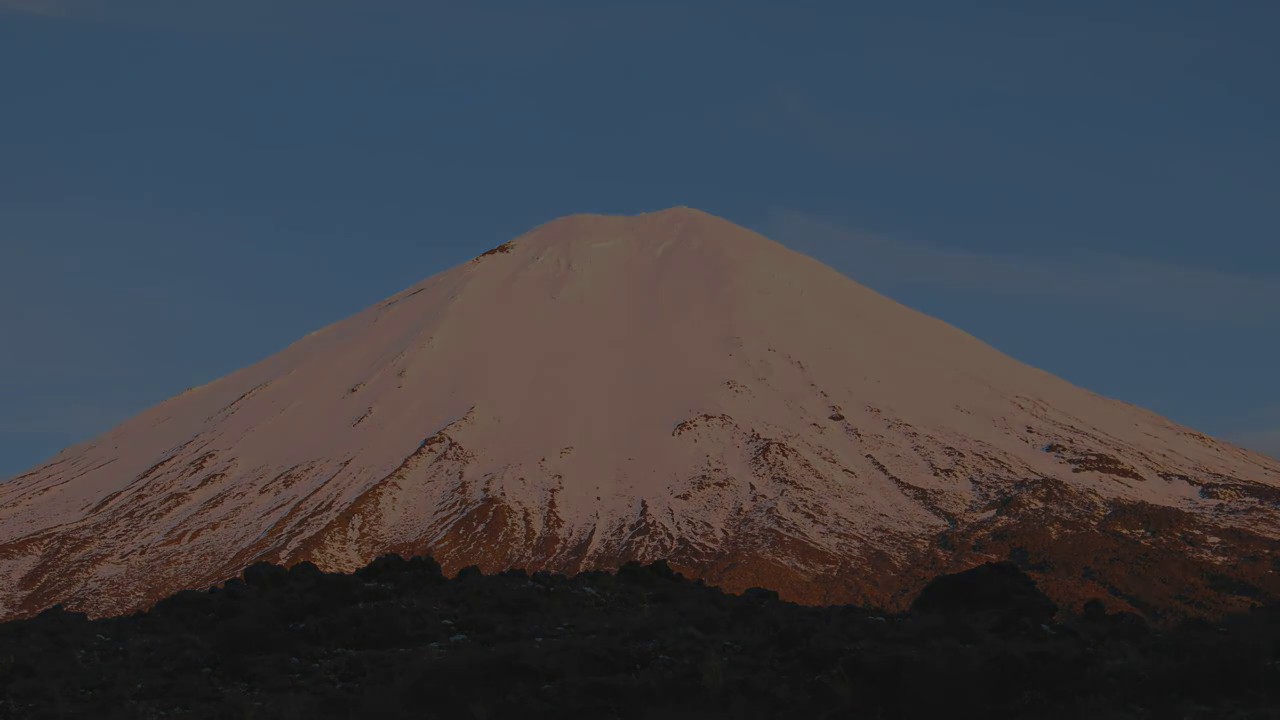 Skiing Mt Ngauruhoe, 2287m, Tongariro National Park, New Zealand