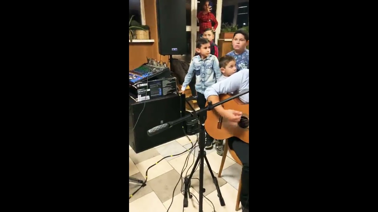 Familia Hranovnica - Dve hlave Vina (Marek Straceny)