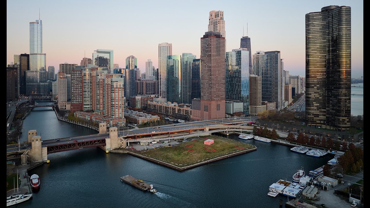Why is Chicago considered the city of architecture?
