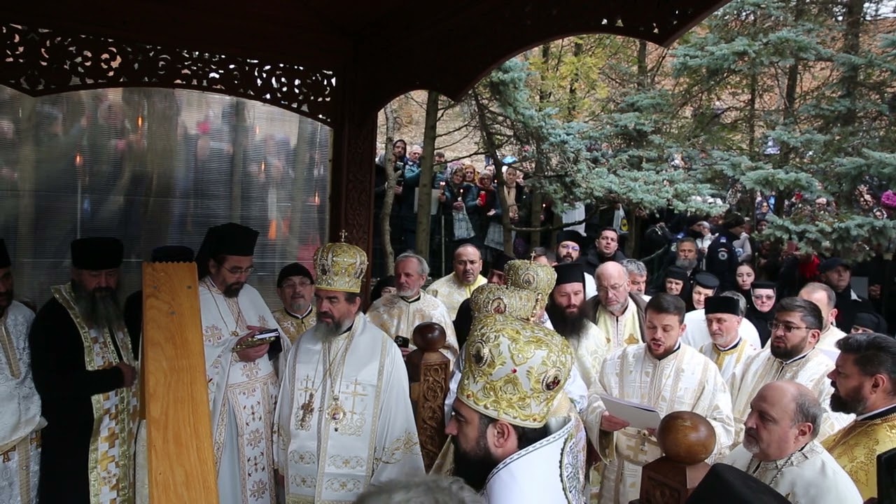 La mormântul Sfântului Arsenie de la Prislop | Troparul şi condacul