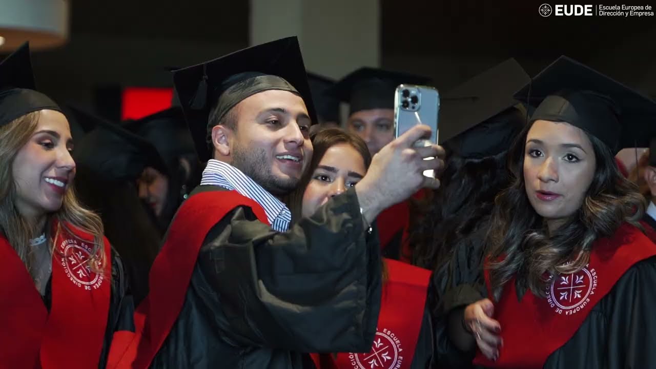 Más de 400 alumnos de EUDE reciben su título Máster | Graduación octubre 2022-2023