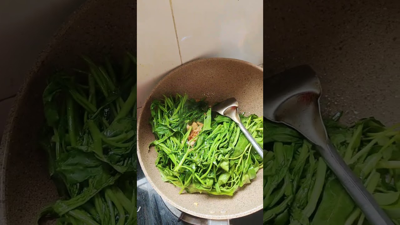 Masak kangkung biar enak. Bawang putih kita geprek 