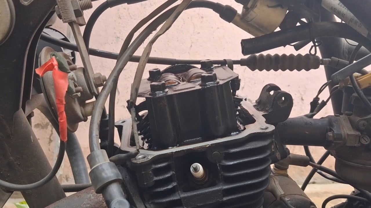 Bajaj discover 100cc Cylinder head oil leakage problem 