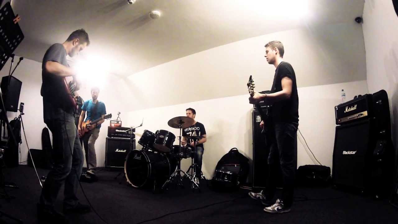 Rock band looking for a singer/frontman