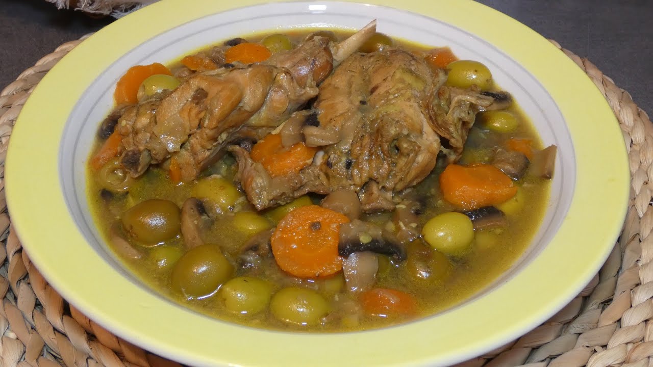 طاجين الزيتون والفطر بالأرنب ولا أروع جربوه. tajine de lapin aux olives et champignon par Zina chef