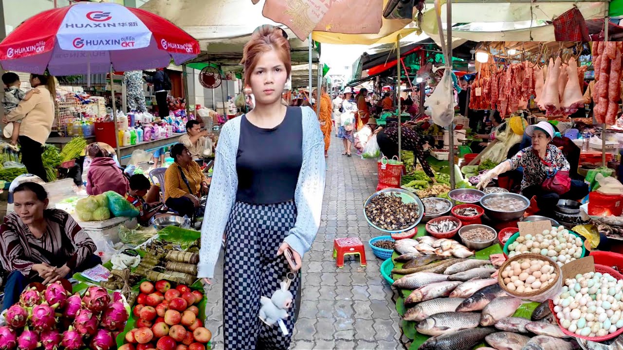Exploring Cambodian STREET FOOD 2025 - Boeng Trabaek Traditional Market Tour in Phnom Penh City
