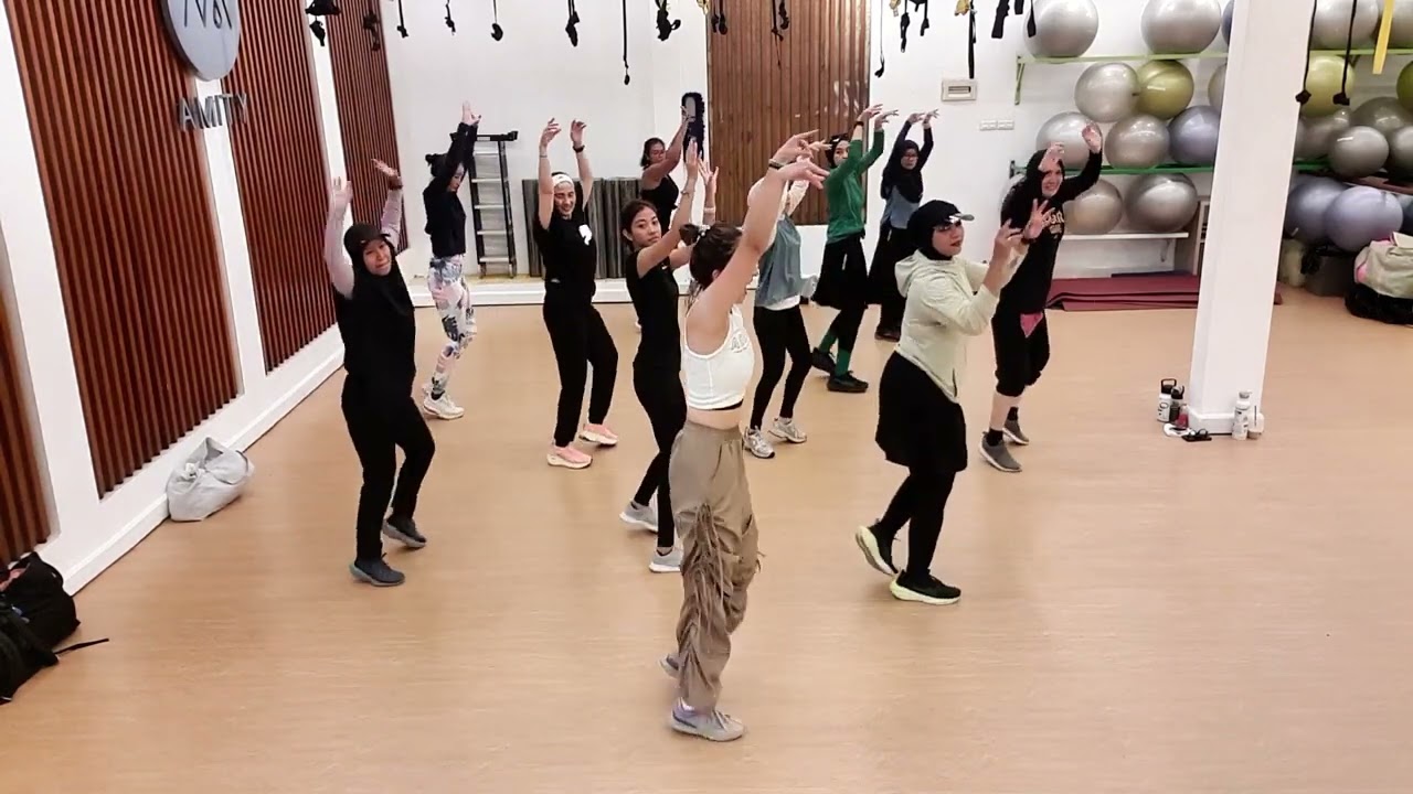 SET FIRE TO THE RAIN - @adele @WANTEDnoBeat (Brazilian version) | zumba | joshi | samba