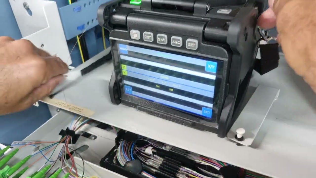 Fusão de fibra óptica (vídeo real)