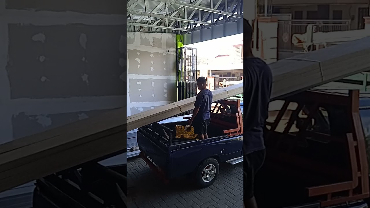 SEBAGIAN KESIBUKAN DI TOKO