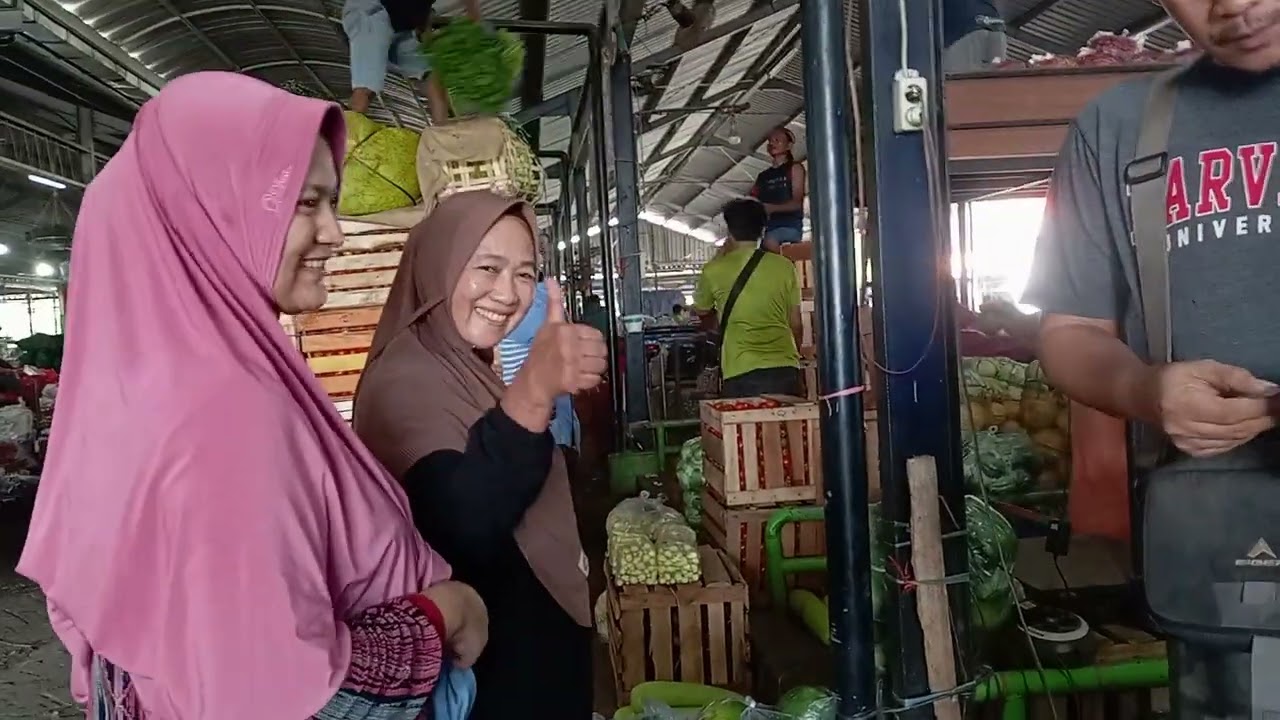 Lihat harga sayuran di pasar induk terbesar Porong Sidoarjo siang hari