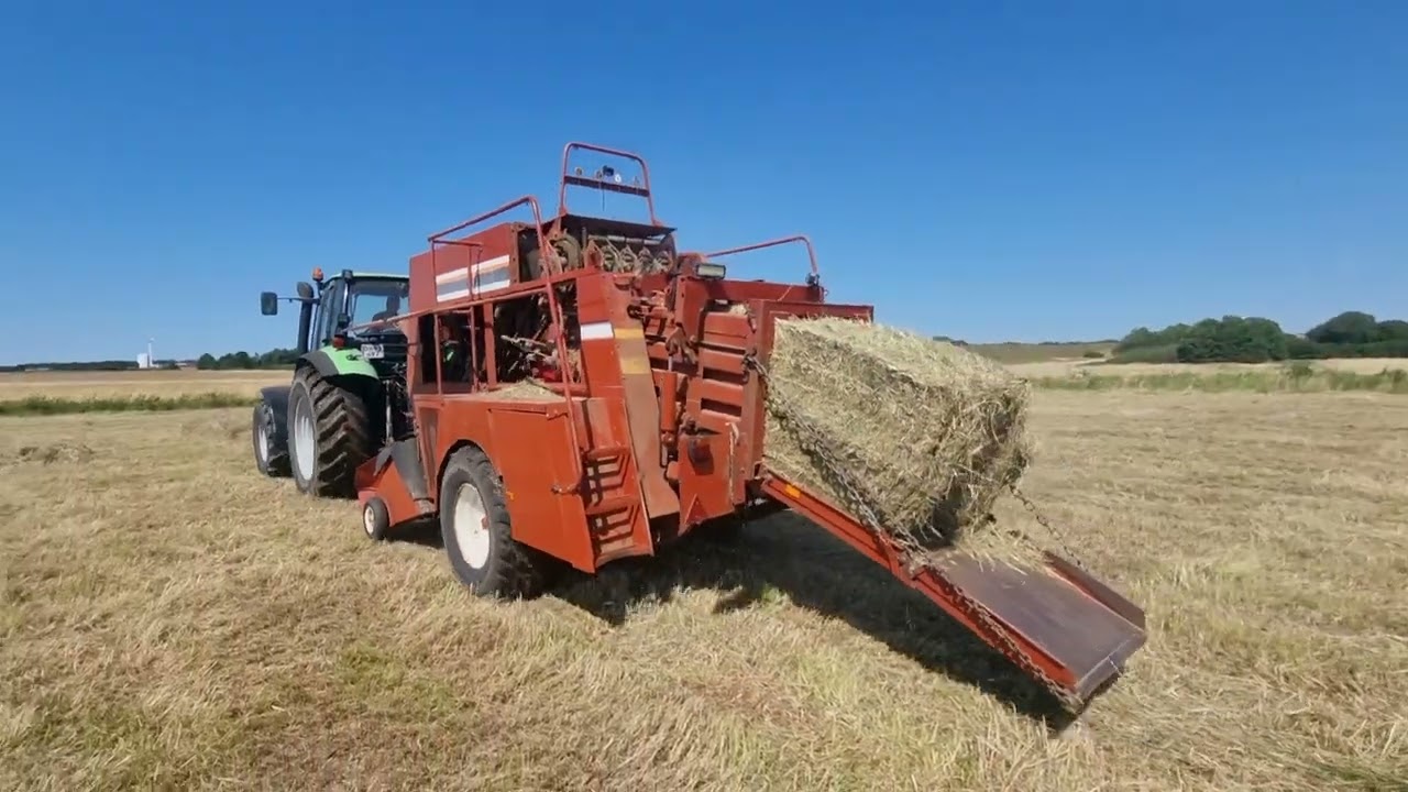 Baling hay with hesston 4700