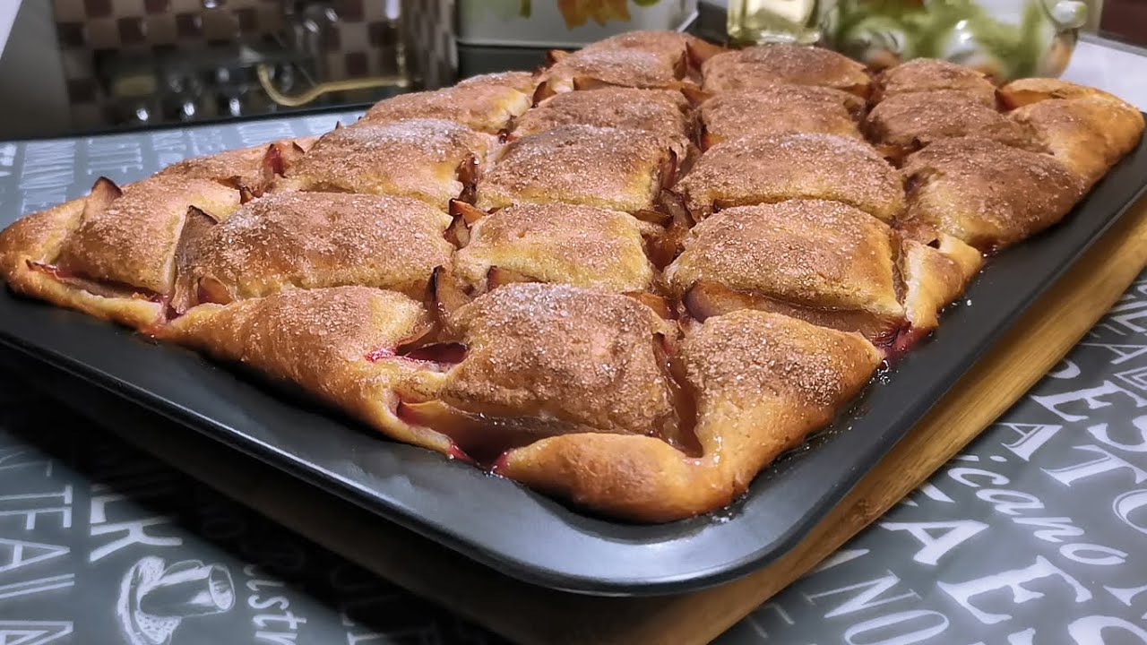 Просто смешайте тесто ложкой! Дрожжевой ПИРОГ со СЛИВАМИ без замеса. Невороятно простая выпечка!