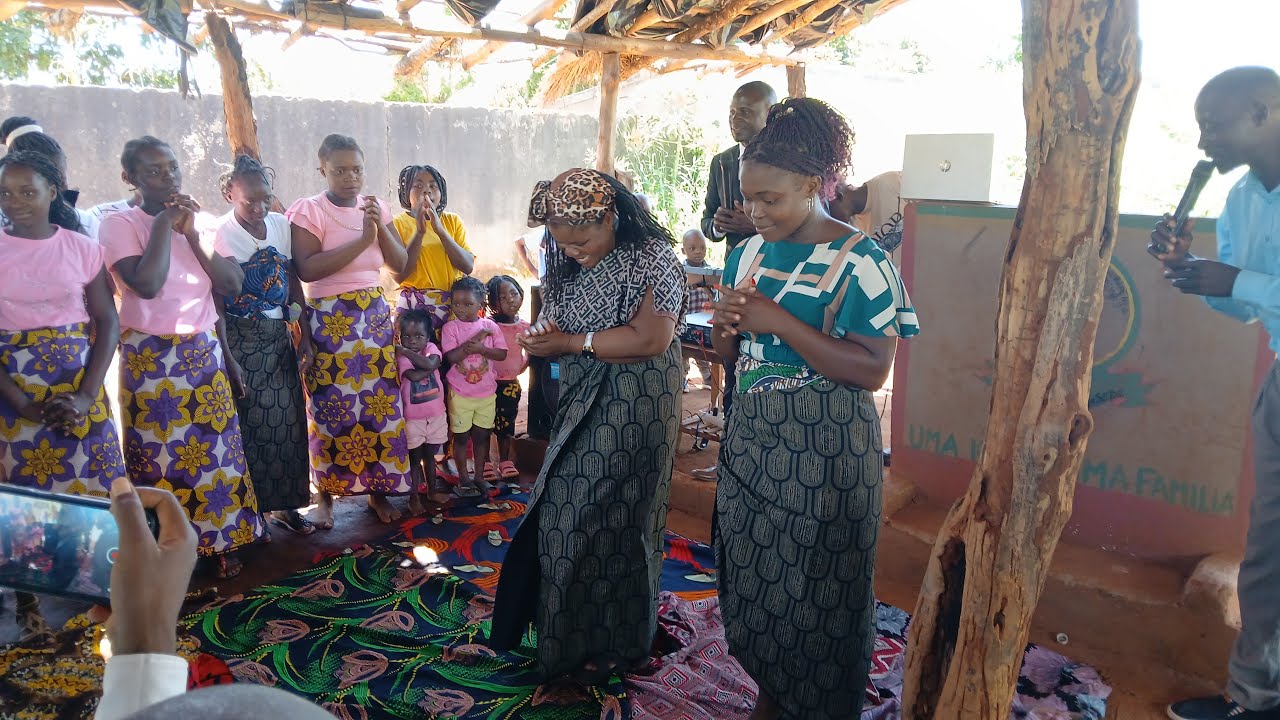 Pátria bela🇲🇿 Está em direito na igreja