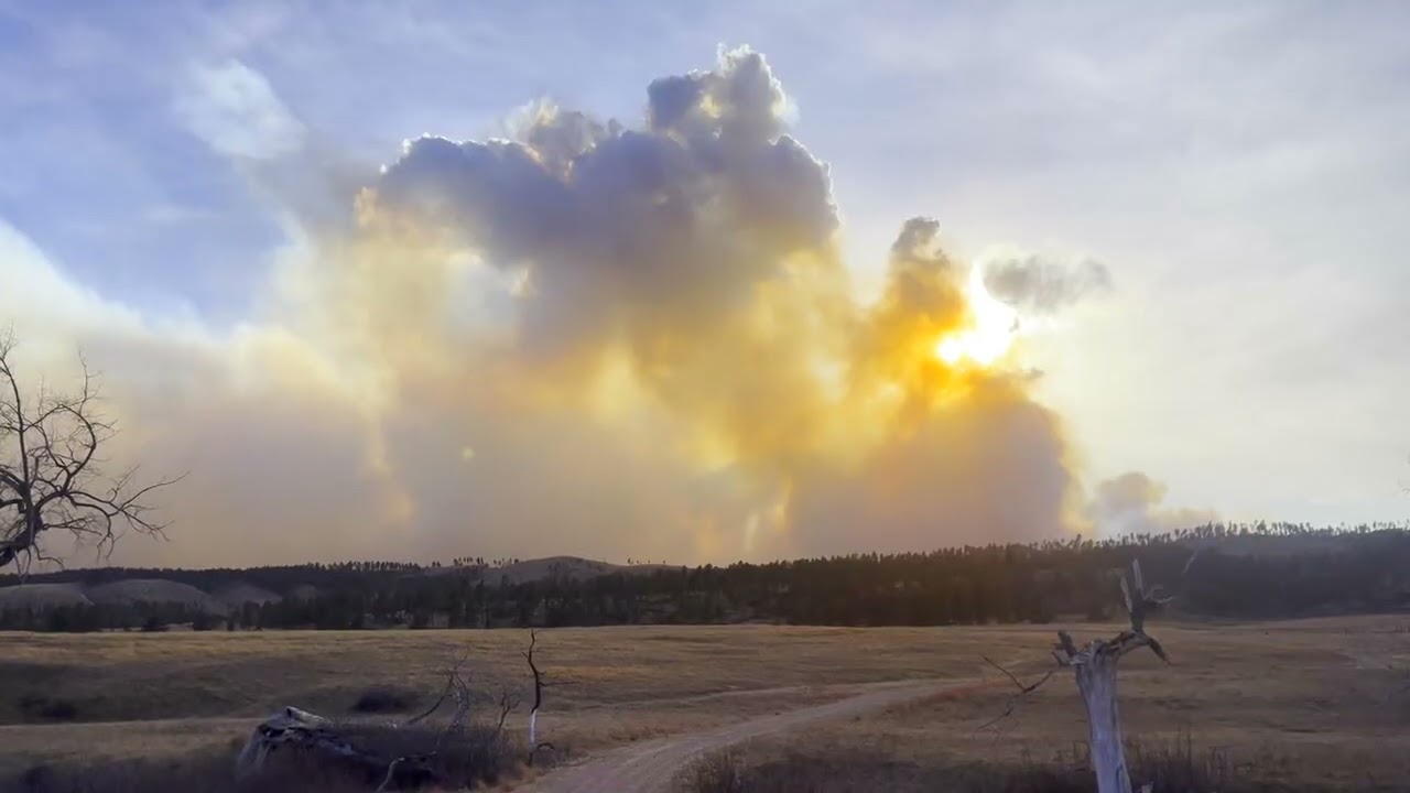 Enormous wildfire erupts southeast of Custer