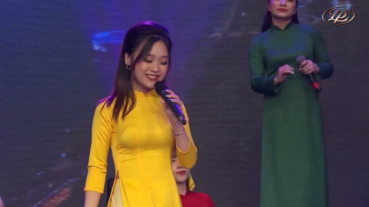 HẢI PHÒNG QUÊ TÔI - Linh Phương & Tốp Nữ Đoàn Văn Công Hải Quân