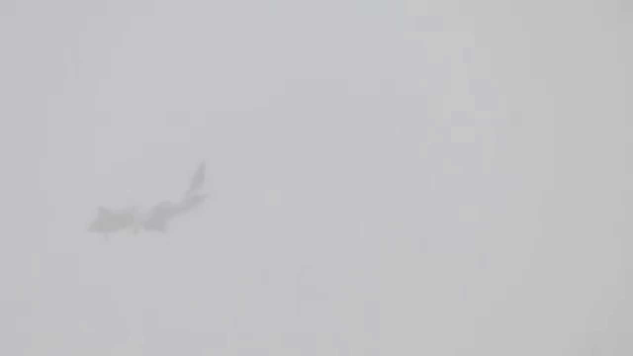 Wizz Air HA-LWN landing in CRA in the  rain