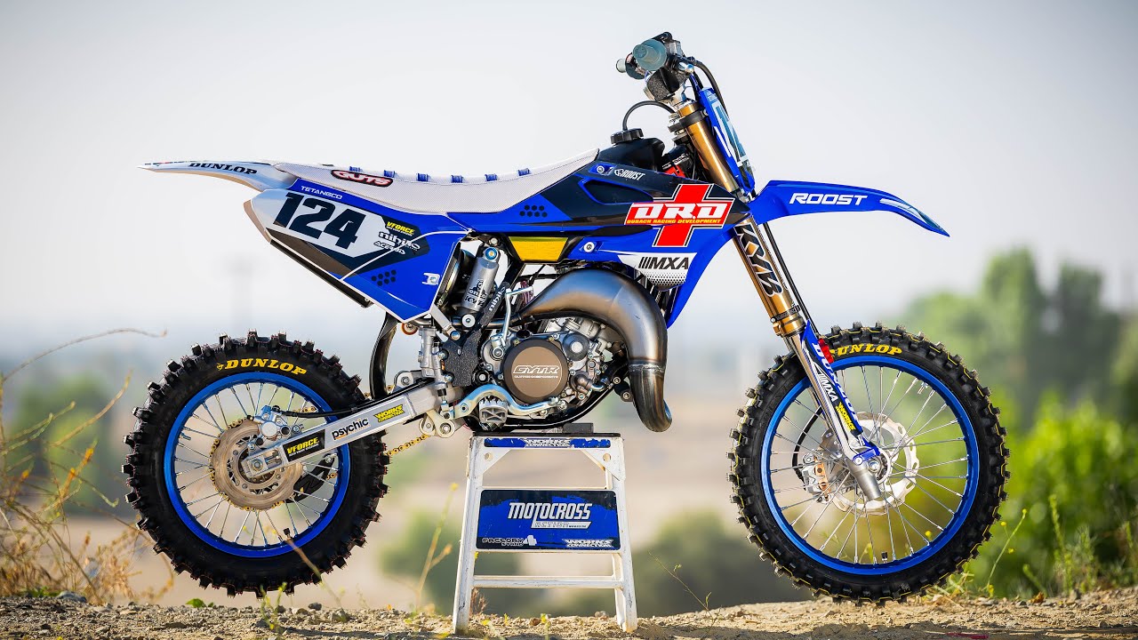 Мы ездим на специально построенном двухтактном мотоцикле Yamaha YZ85.