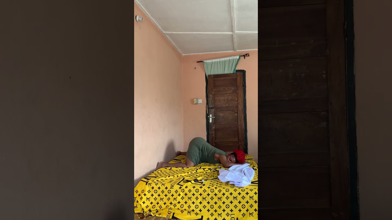Spiritual husband tormented her on the bed #funny #pakistan #comedy #ghost #india #love #prank #love