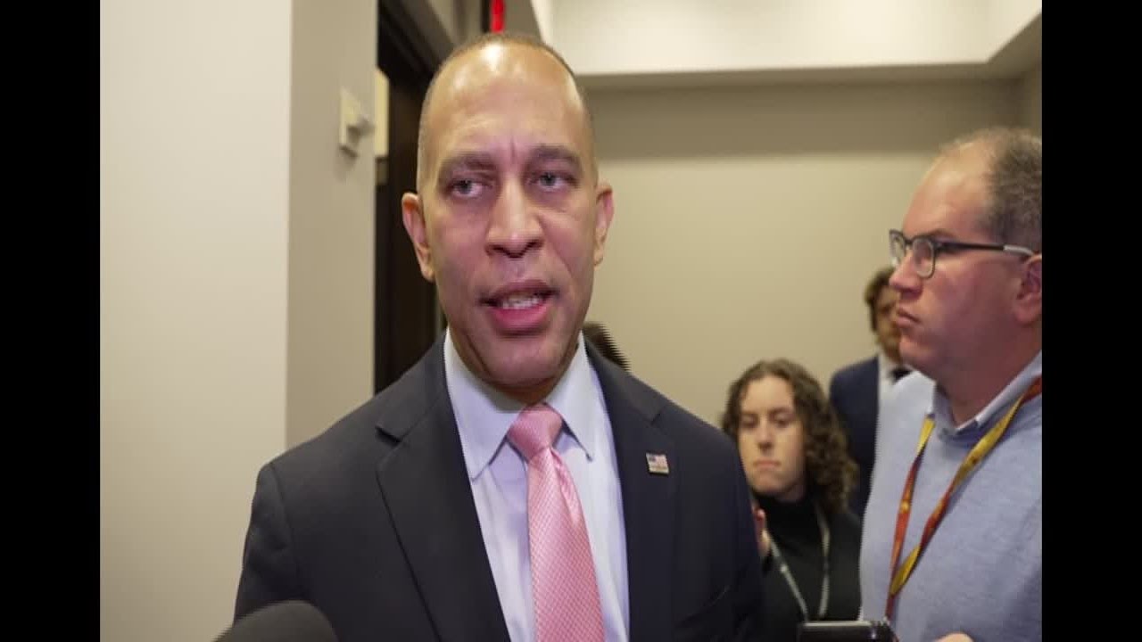 RAW: Rep. Hakeem Jeffries announces Democratic opposition to reopening government bill