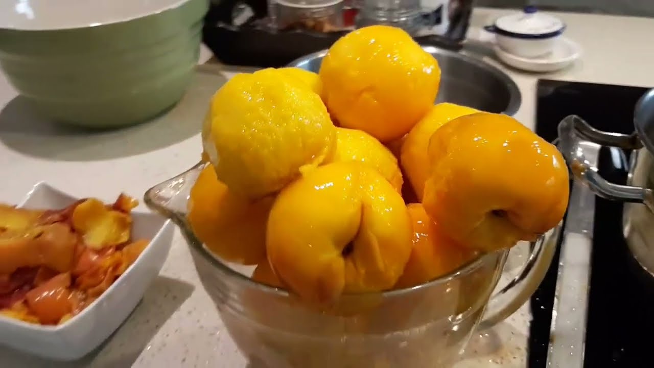 Conserve de pêches dans un sirop léger