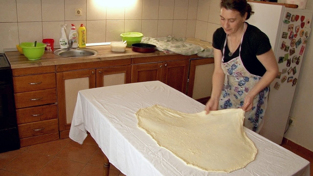 Vreme je da naučite da razvlačite kore za pitu