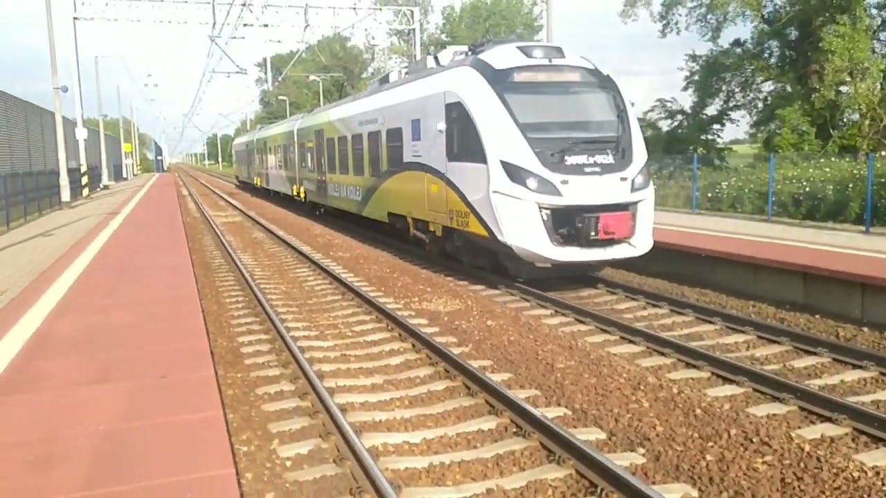 Parę Pociąg&oacute;w na stacji Jaśkowice Legnickie w Wtorek 31.05.2022r.