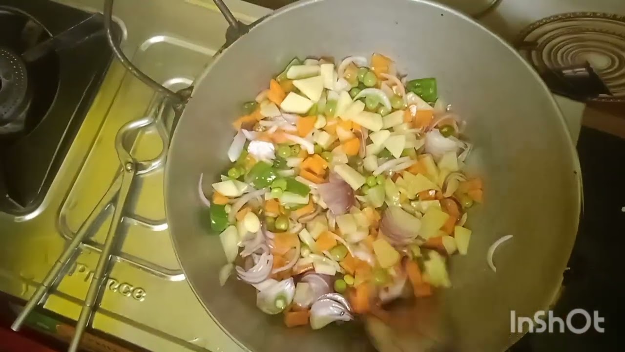 ক্যাপসিকাম গাজর মটরশুটি দিয়ে চাউমিন #recipe 