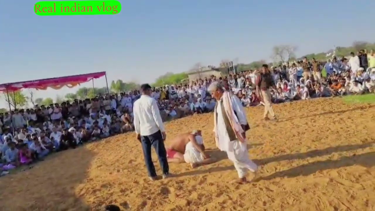 देशी अंदाज में देशी कुश्ती 