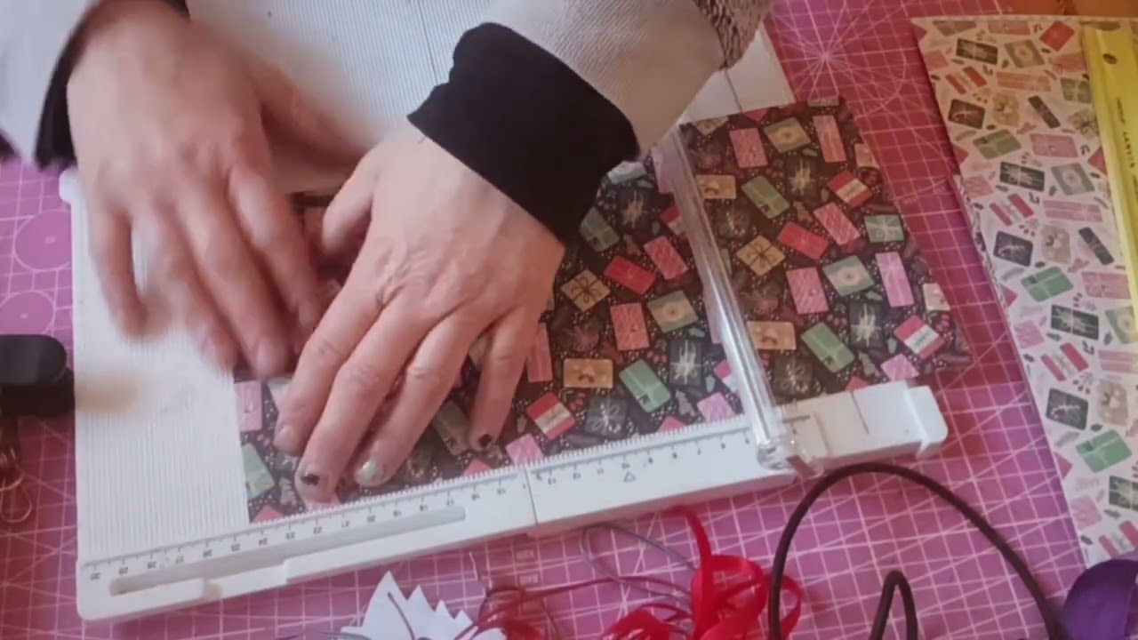 TUTO SCRAP /ALBUM FACON JUNK POUR TAG DE LA YOUTUBE COMPAGNIE /ON AVANCE LA DECO DES PAGES 