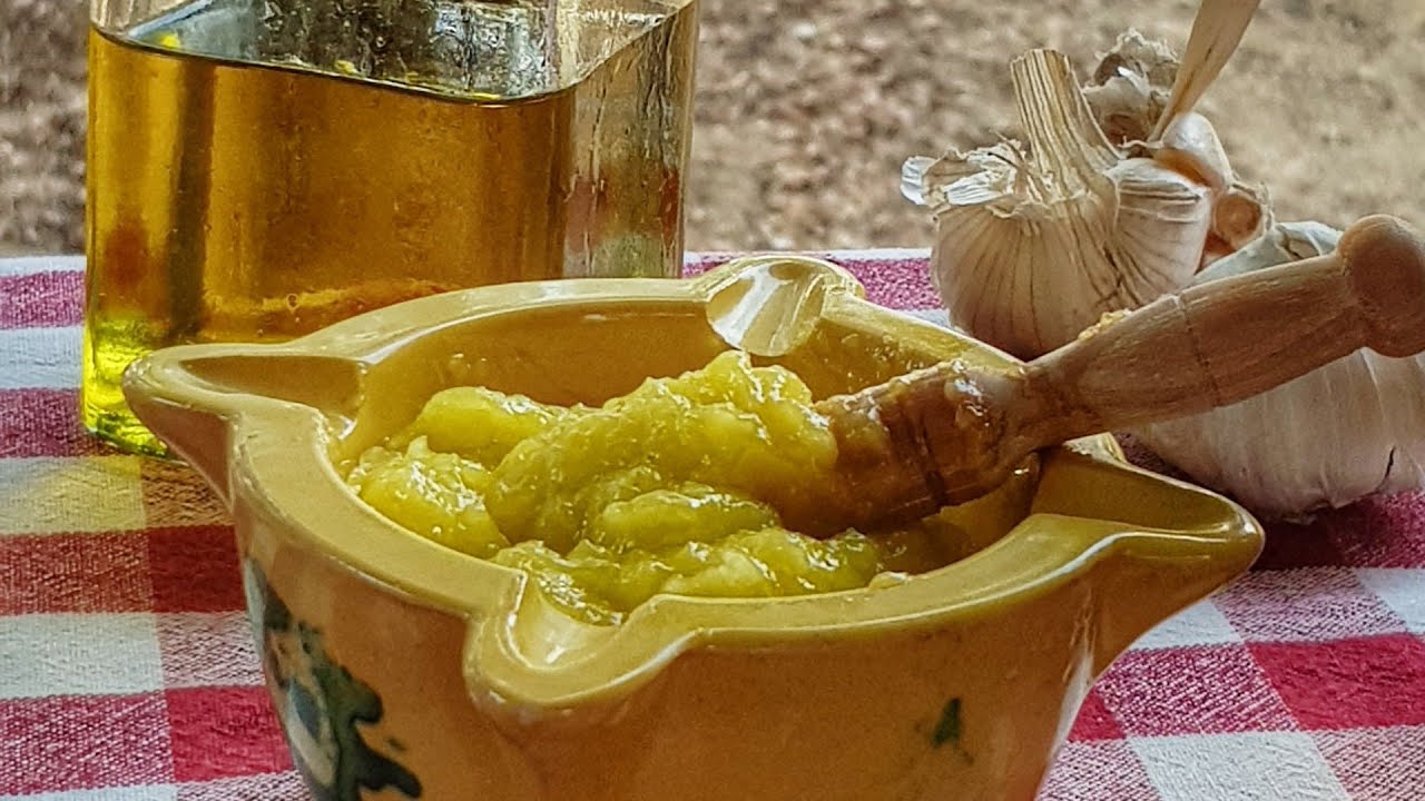 Ali oli casero en mortero, ¡Con 2 ingredientes solo¡ "El Original" ¡Atrevete!
