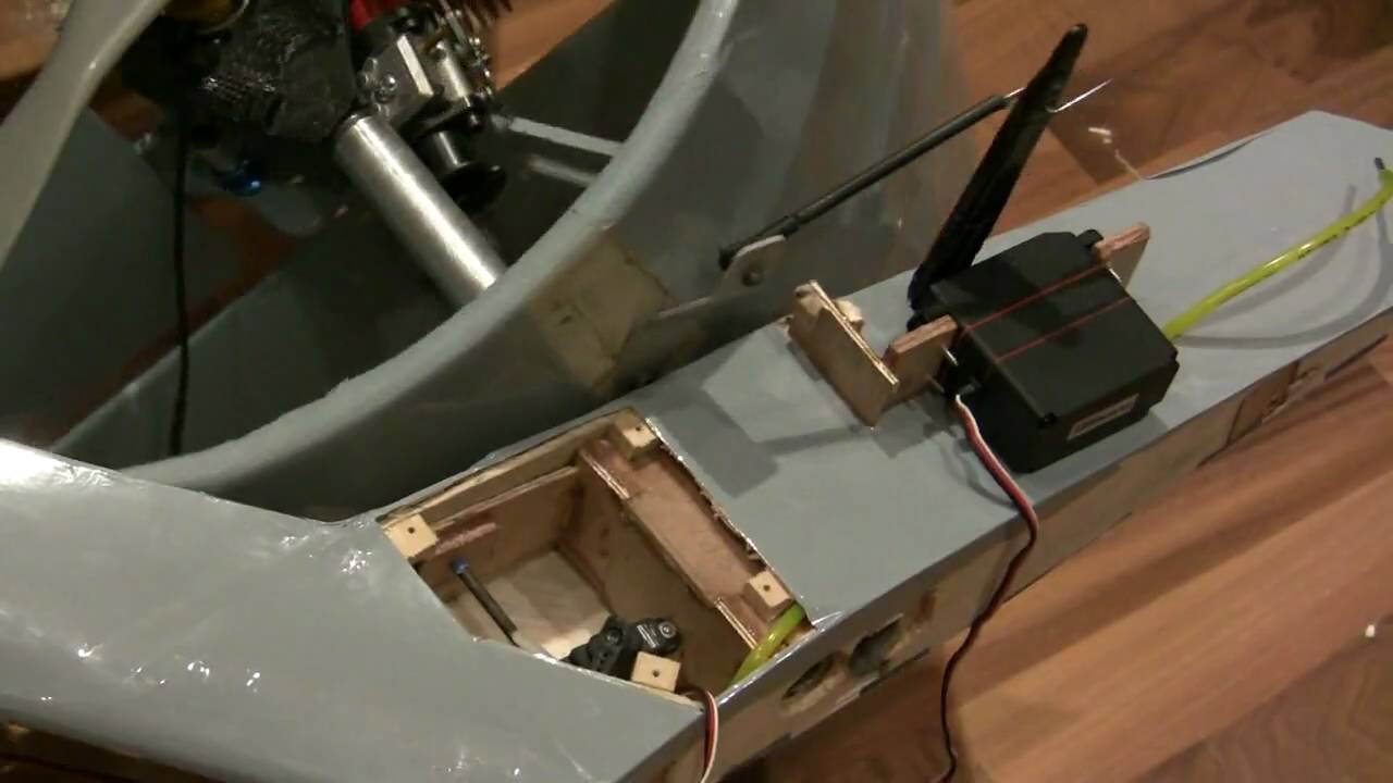 RC H-VTOL Shroud rotating and locking mechanism