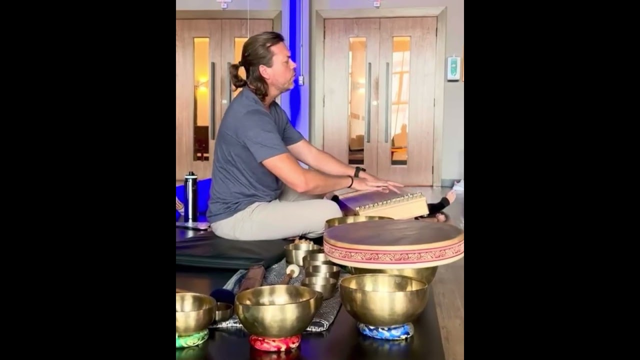 Yoga & sound healing journey - short extract from a live session