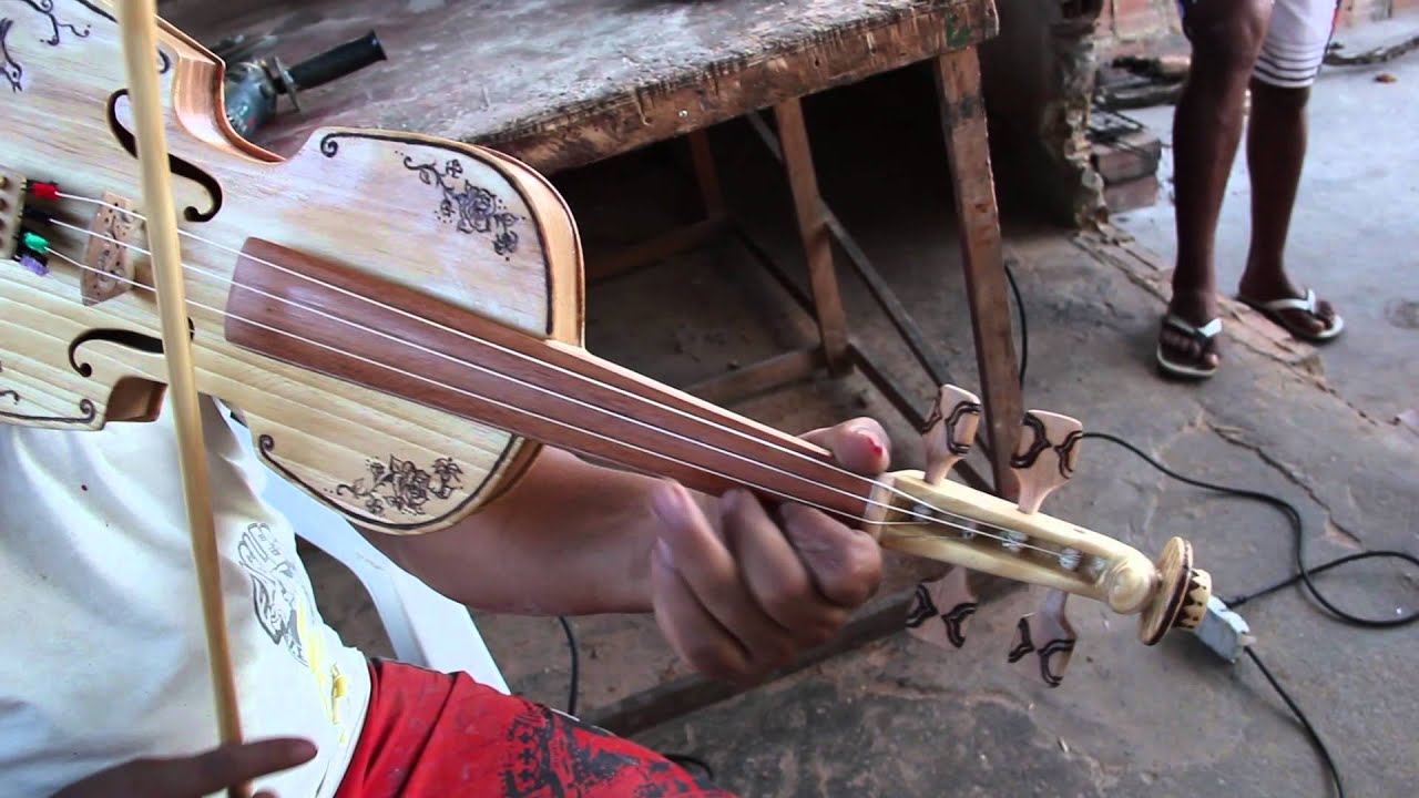 Aula de Rabeca com Dinda Salu