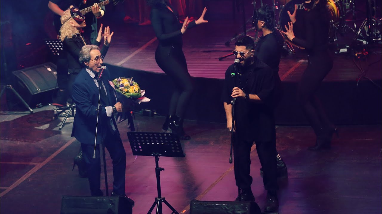 اجرای زنده هژار صالح در استانبول همراه با گروه بلک کتس